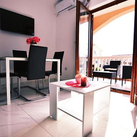 Apartments Samac 希贝尼克 外观 照片