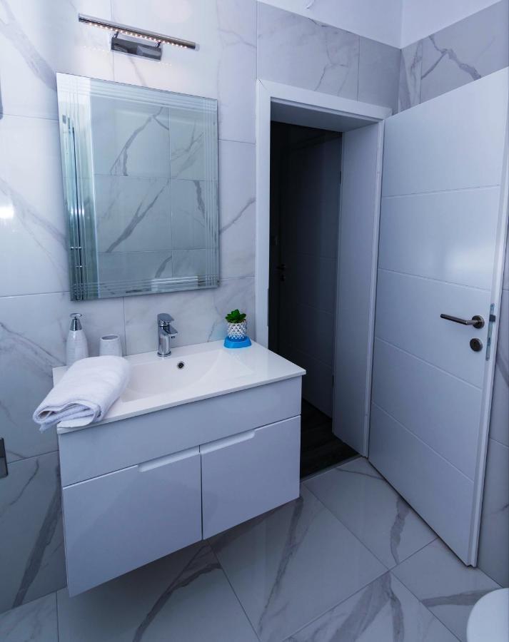 Apartments Samac 希贝尼克 外观 照片