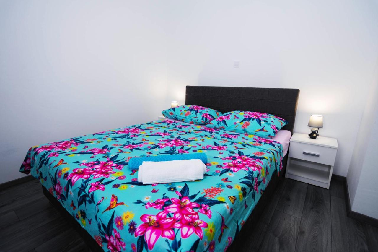 Apartments Samac 希贝尼克 外观 照片