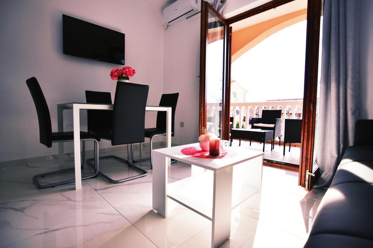 Apartments Samac 希贝尼克 外观 照片