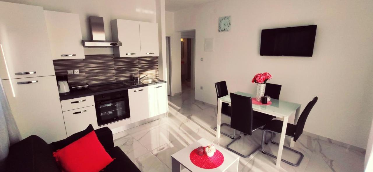 Apartments Samac 希贝尼克 外观 照片