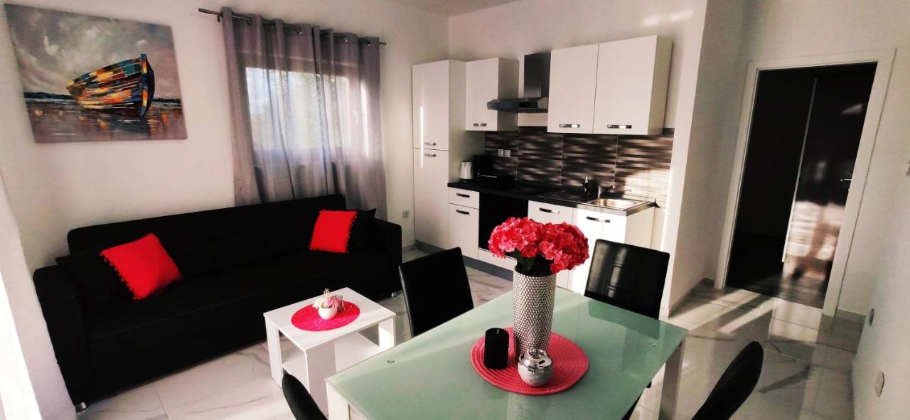 Apartments Samac 希贝尼克 外观 照片