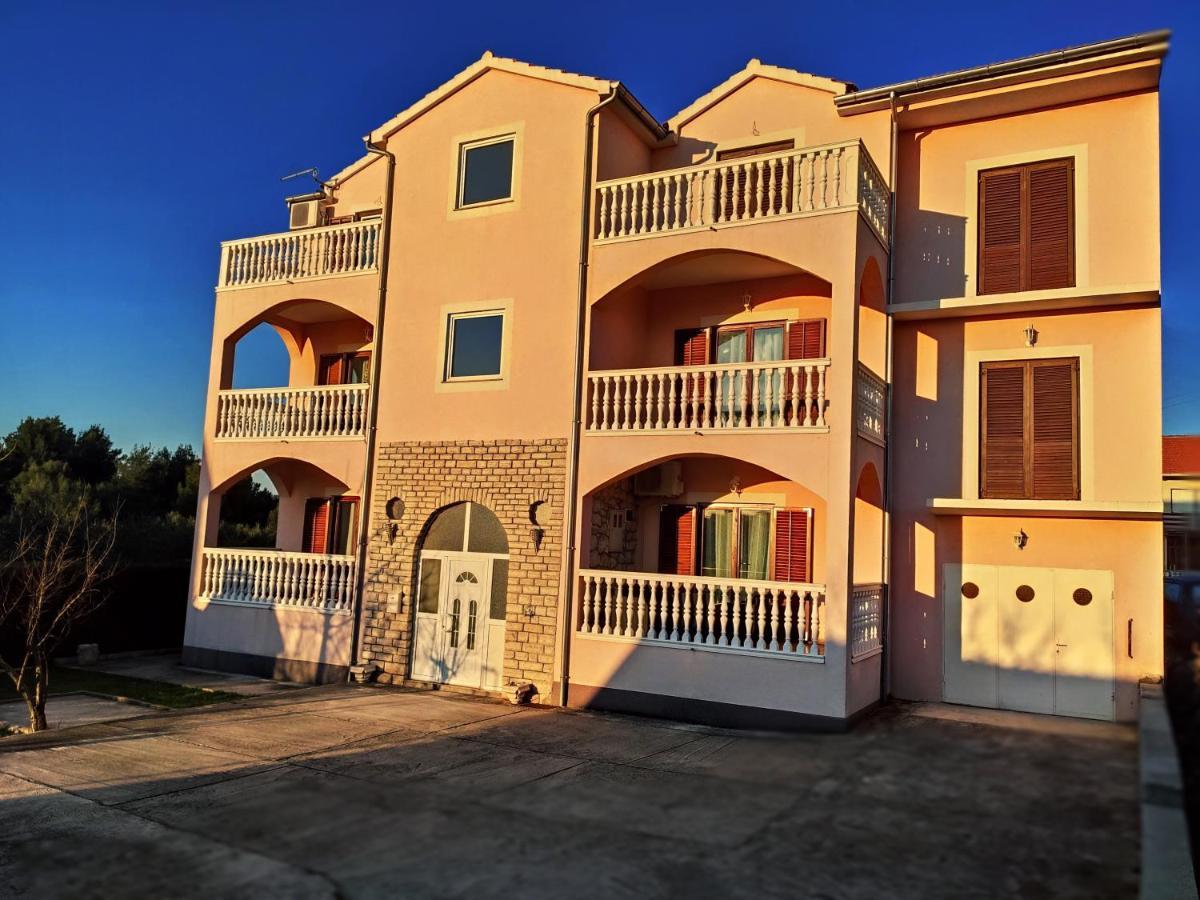 Apartments Samac 希贝尼克 外观 照片